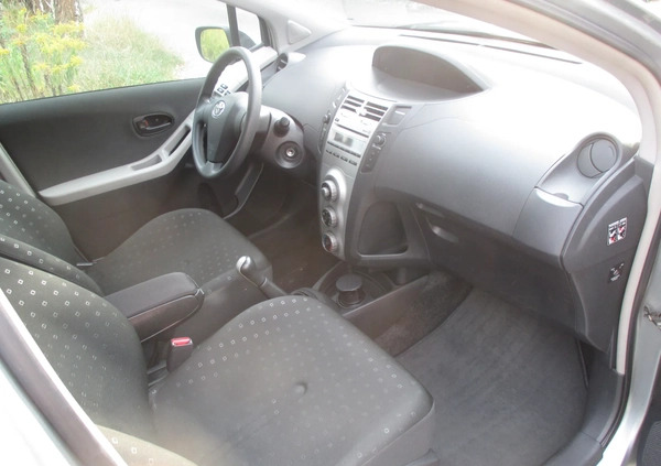 Toyota Yaris cena 17900 przebieg: 187000, rok produkcji 2009 z Warszawa małe 79